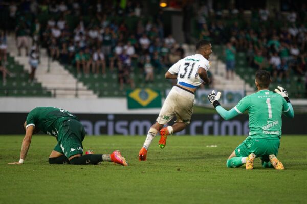 Welliton marcou para o ABC na vitória sobre o Guarani — Foto: Rennê Carvalho/ABC