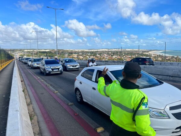 Congestionamento na Ponte Newton Navarro, em Natal — Foto: Vinícius Marinho/Inter TV Cabugi