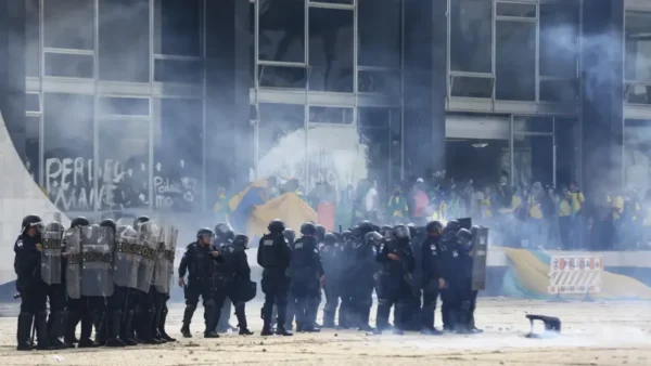 Policia militar do DF durante ataque em Brasília no dia 8 de janeiro / Foto: Marcelo Camargo