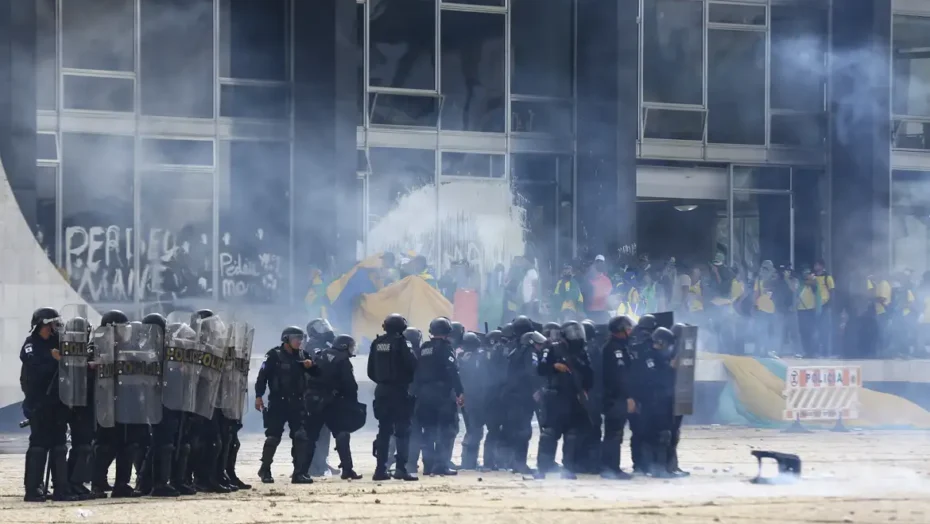 Policia militar do DF durante ataque em Brasília no dia 8 de janeiro / Foto: Marcelo Camargo