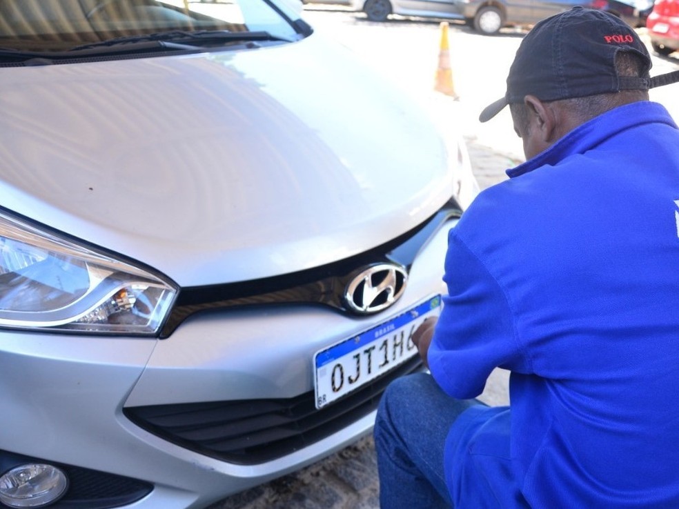 Emplacamento de carro — Foto: Detran RN/Divulgação