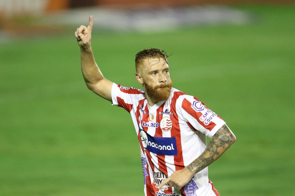 Souza comemora gol pelo Náutico sobre o Volta Redonda — Foto: Aldo Carneiro/Pernambuco Press