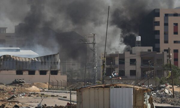 Ataque israelense em Khan Younis, sul de Gaza
25/1/2024 REUTERS/Ibraheem Abu Mustafa
