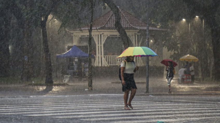 Sudeste terá aumento de chuvas e frente fria
