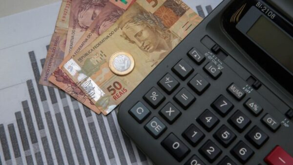Planejamento, economia e cálculos: como vencer as dívidas em 2024 - Foto: Marcello Casal Jr./Agência Brasil