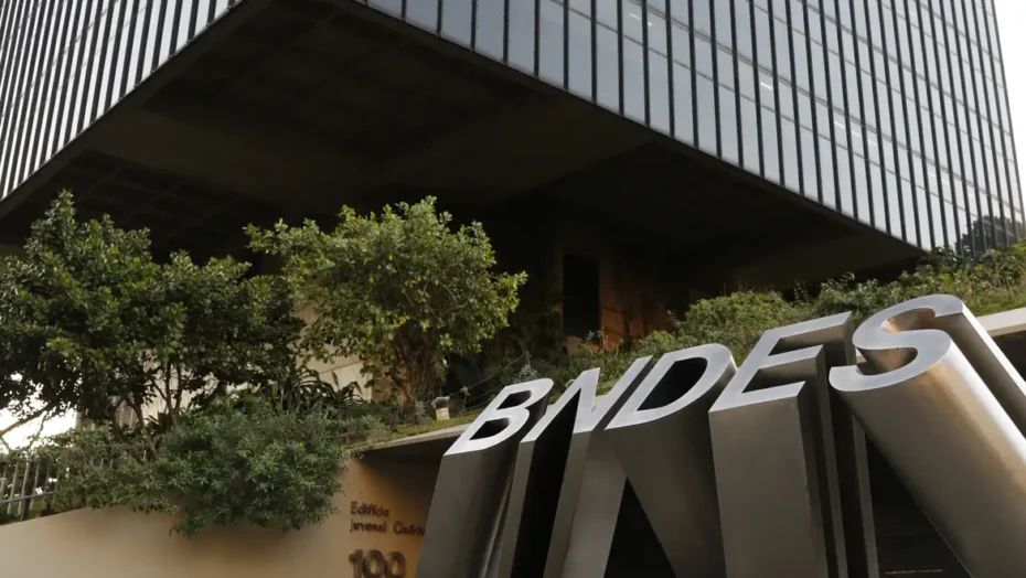 Somente em 2023, o BNDES aprovou e contratou sete operações de financiamento à exportação da Embraer / Foto: Fernando Frazão - Agência Brasil