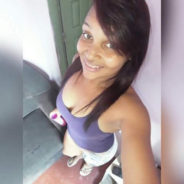 Jovem de 25 anos foi encontrada morta a facadas dentro de casa — Foto: Arquivo Pessoal