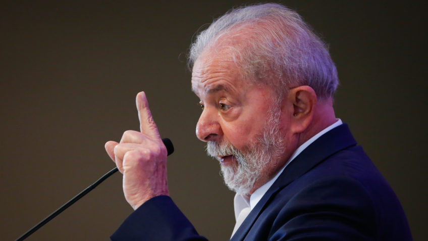 O ex-presidente Lula discursando