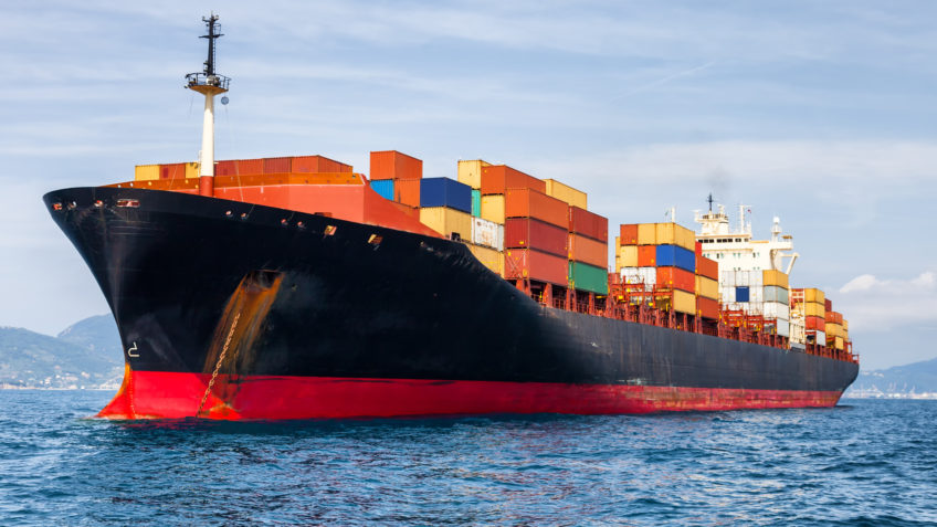 navio de carga com containers