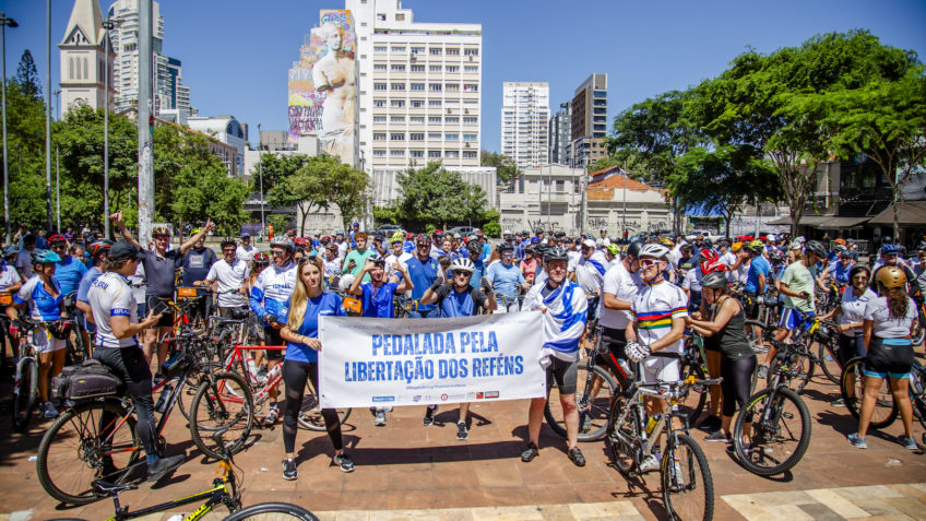 Pedalada em prol da libertação de reféns em São Paulo