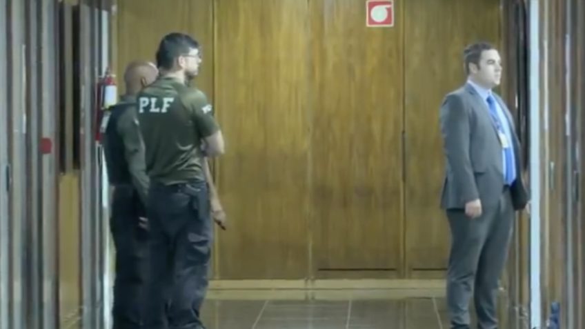 PLF e PF no gabinete do deputado Carlos Jordy