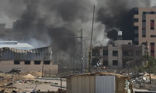 Ataque israelense em Khan Younis, sul de Gaza
25/1/2024 REUTERS/Ibraheem Abu Mustafa
