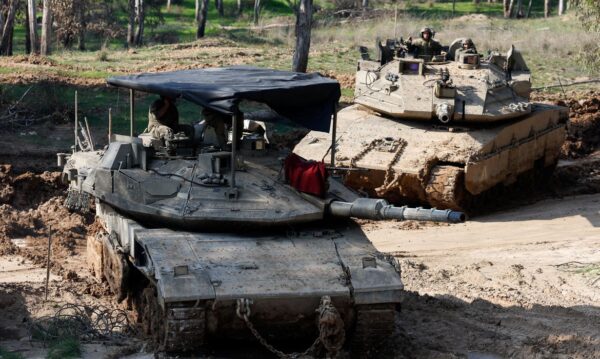 Tanques israelenses perto da fronteira de Gaza
7/2/2024 REUTERS/Amir Cohen
