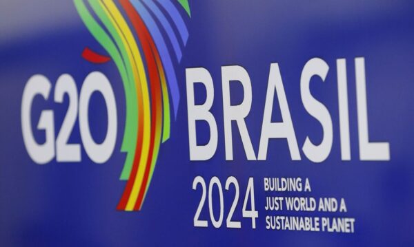 Rio de Janeiro (RJ) 20/02/2024 – O embaixador Mauricio Carvalho Lyrio, secretário de Assuntos Econômicos e Financeiros do Ministério das Relações Exteriores e Sherpa do G20 Brasil, fala à imprensa sobre a Reunião de Chanceleres do G20, na Marina da Glória. Foto: Fernando Frazão/Agência Brasil