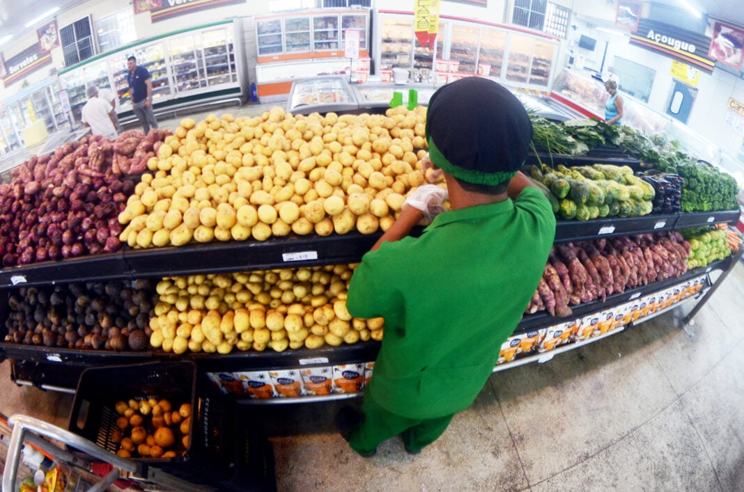 MERCADO SUPERMERCADO ALIMENTOS COMIDA LEGUMES