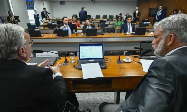 Comissão de Segurança Pública (CSP) promove audiência reservada para debater a realidade atual do sistema penitenciário federal brasileiro, com vistas a esclarecer a respeito de dados, políticas aplicadas, inteligência e fragilidades que envolvam tal situação, em especial quanto à recente fuga do presídio de segurança máxima em Mossoró (RN), ocorrida no dia 14 de fevereiro deste ano.Obs: A reunião será secreta, por deliberação da Comissão, nos termos do art. 110 do Regimento Interno do Senado Federal.Mesa:
presidente da CSP, senador Sérgio Petecão (PSD-AC);
secretário Nacional de Políticas Penais do Ministério da Justiça e Segurança Pública (MJSP), André de Albuquerque Garcia.Foto: Geraldo Magela/Agência Senado