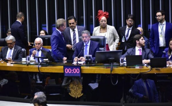 Câmara aprova urgência para projeto que obriga governos a publicar listas de pacientes à espera de cirurgias eletivas no SUS | Foto: Zeca Ribeiro/Câmara dos Deputados