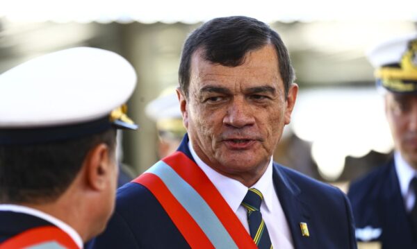 O ministro da Defesa, Paulo Sérgio Nogueira, durante cerimônia comemorativa dos 157 anos da Batalha Naval do Riachuelo, no Grupamento de Fuzileiros Navais de Brasília.