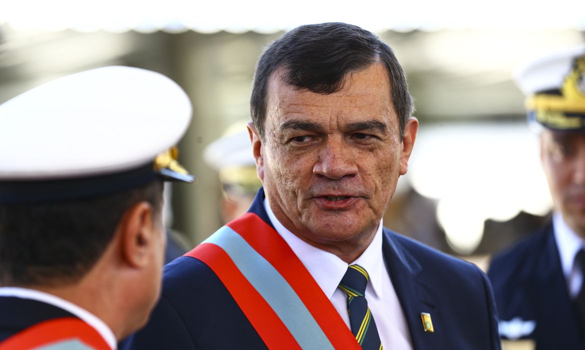 O ministro da Defesa, Paulo Sérgio Nogueira, durante cerimônia comemorativa dos 157 anos da Batalha Naval do Riachuelo, no Grupamento de Fuzileiros Navais de Brasília.