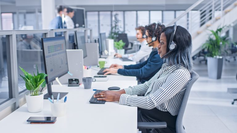 Call center - empresa - equipe de escritório - treinamento - trabalho