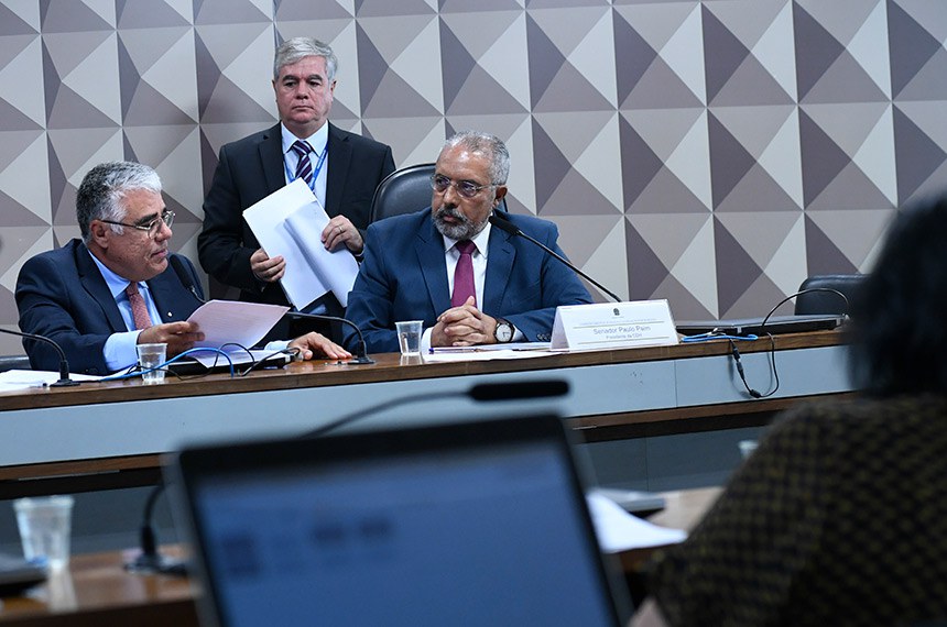 Mesa:
senador Eduardo Girão (Novo-CE) - em pronunciamento;
presidente da CDH, senador Paulo Paim (PT-RS).