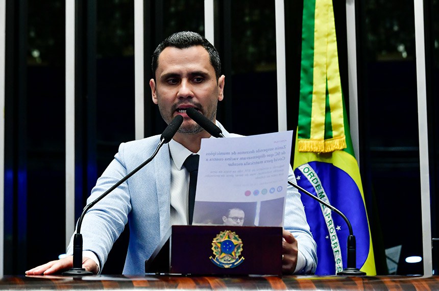 Em discurso, à tribuna, senador Cleitinho (Republicanos-MG).