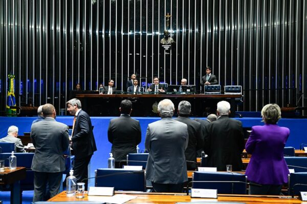 Mesa:
senador Flávio Bolsonaro (PL-RJ);
senador Giordano (MDB-SP);
presidente do Senado Federal, senador Rodrigo Pacheco (PSD-MG);
senador Otto Alencar (PSD-BA);
secretário-geral adjunto da Mesa do Senado Federal, Ivan Furlan Falconi.