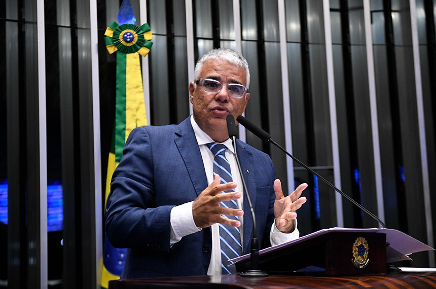 Em discurso, à tribuna, senador Eduardo Girão (Novo-CE).