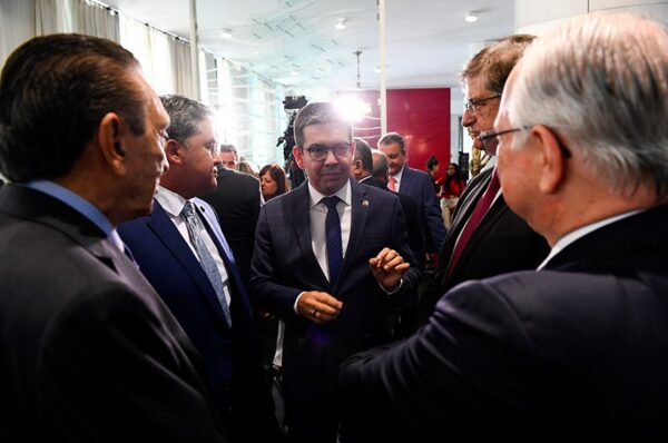 Participam:
ex-senador Edison Lobão;
senador Efraim Filho (União-PB);
líder do governo no Congresso Nacional, senador Randolfe Rodrigues (sem partido-AP);
procurador-geral da República, Paulo Gonet Branco;
vice-presidente do Supremo Tribunal Federal (STF), ministro Edson Fachin.