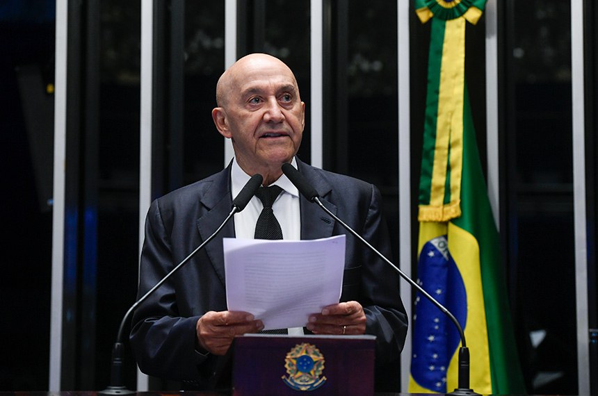 À tribuna, em discurso, senador Confúcio Moura (MDB-RO).