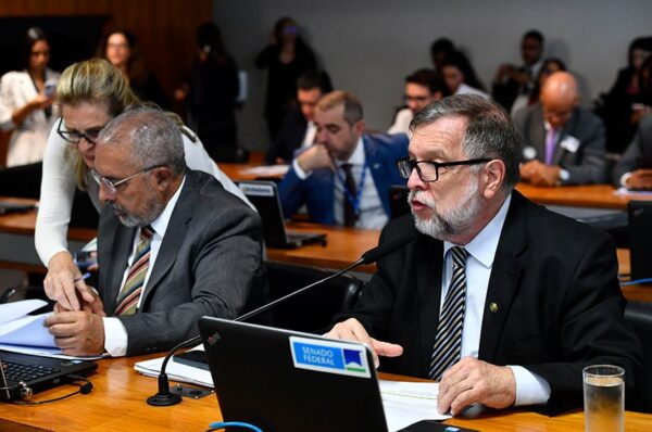 Bancada:
senador Paulo Paim (PT-RS);
senador Flávio Arns (PSB-PR), em pronuncimento.