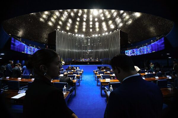 Mesa:
senadora Soraya Thronicke (Podemos-MS);
líder do governo no Senado Federal, senador Jaques Wagner (PT-BA);
presidente do Senado Federal, senador Rodrigo Pacheco (PSD-MG);
secretário-geral da Mesa do Senado Federal, Gustavo A. Sabóia Vieira;
senador Laércio Oliveira (PP-SE).