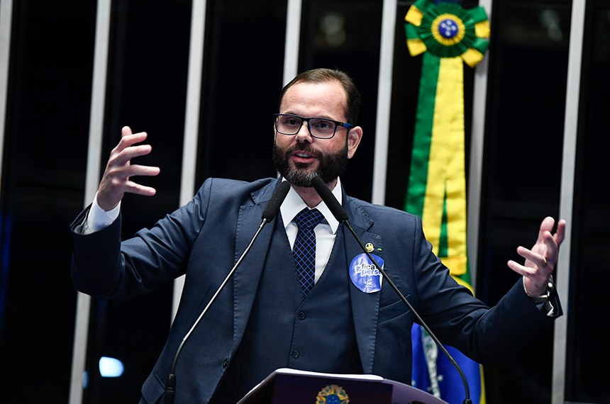 Em discurso, à tribuna, senador Jorge Seif (PL-SC).