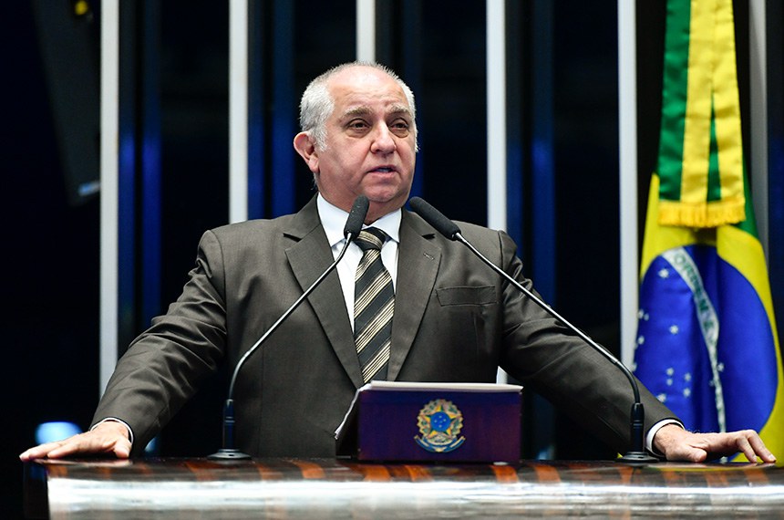 À tribuna, em discurso, senador Izalci Lucas (PSDB-DF).