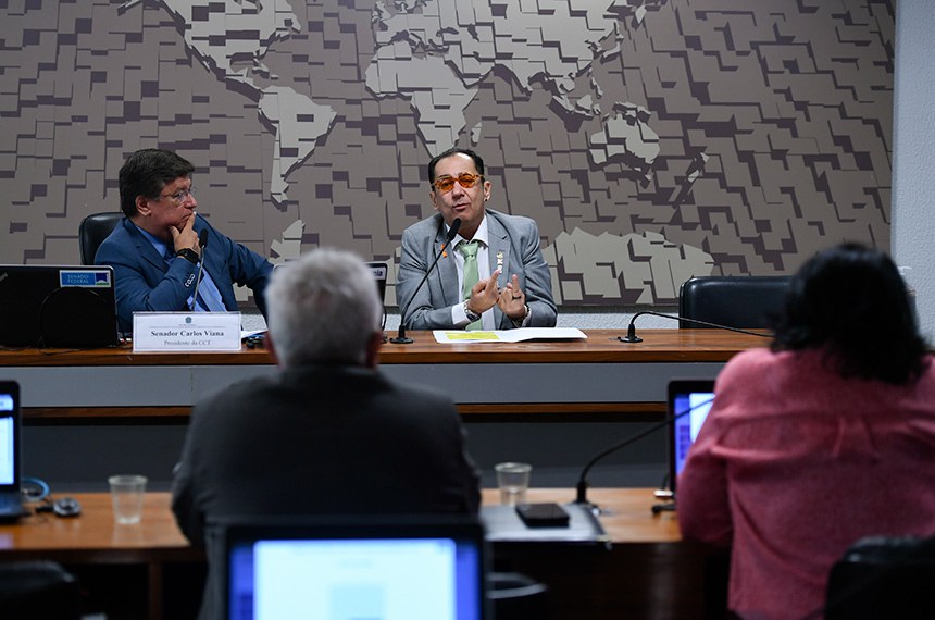 Mesa:
presidente da CCT, senador Carlos Viana (Podemos-MG), conduz reunião;
senador Jorge Kajuru (PSB-GO).