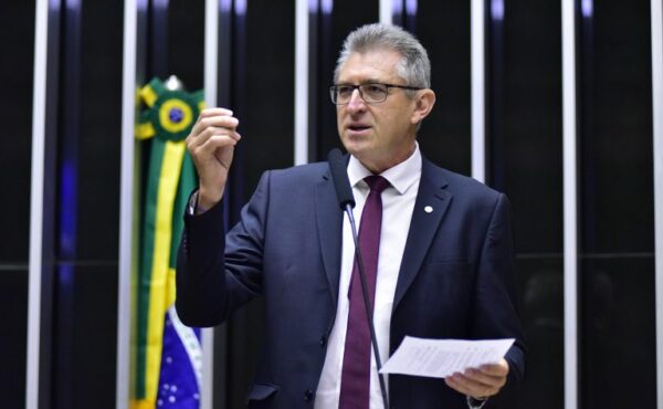 Heitor Schuch discursa no Plenário da Câmara