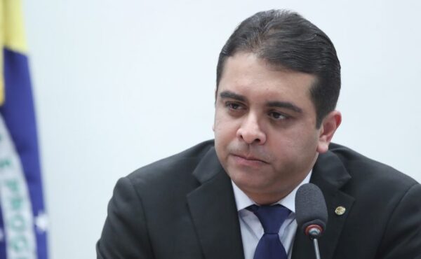 Discussão e votação de proposta que proíbe o reconhecimento da