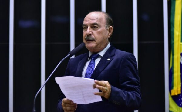 Deputado Dr. Zacharias Calil (União-GO) fala no Plenário da Câmara dos Deputados