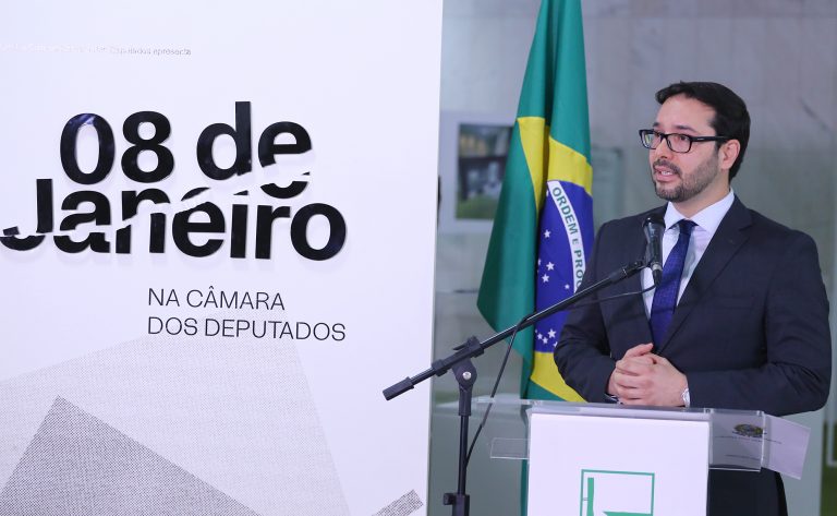 Abertura oficial. Diretor-geral da Câmara dos Deputados, Celso de Barros Correia Neto.