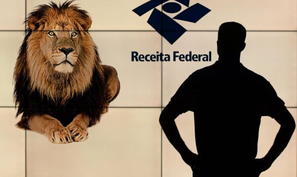 Brasília 17/03/2023 - Fotos para ilustrar matéria sobre imposto de renda, o prazo de entrega da declaração mudou. Começou às 9h desta quarta-feira (15) e vai até as 23h59min59s de 31 de maio. A mudança, segunda a Receita, foi necessária para que todos os contribuintes tenham acesso à declaração pré-preenchida, que é enviada duas semanas após a entrega dos informes de rendimentos pelos empregadores, pelos planos de saúde e pelas instituições financeiras.
Foto: Joédson Alves/ Agência Brasil