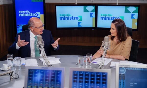 Brasília (DF), 07/02/2024, Geraldo Alckmin, vice-presidente do Brasil e ministro do MDIC, durante entrevista no programa, Bom Dia, Ministro, nos estúdio da EBC. Foto: Rafa Neddermeyer/Agência Brasil