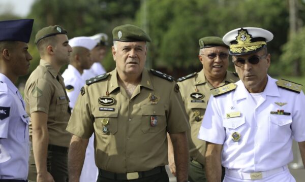 O Comandante do Exército, Marco Freire Gomes,  participa de cerimônia alusiva ao primeiro aniversário da Escola Superior de Defesa