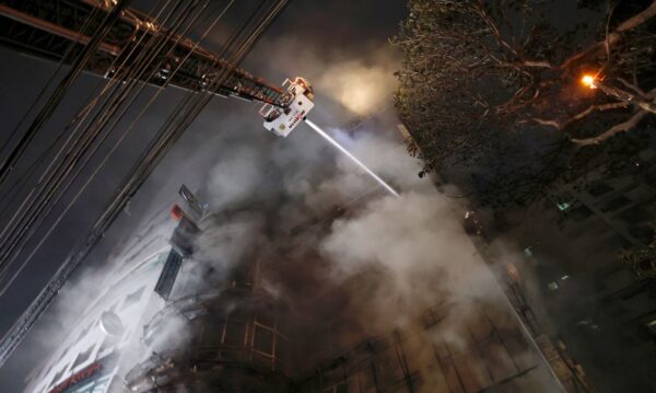 Incêndio em prédio em Daca
29/2/2024 REUTERS/Mohammad Ponir Hossain