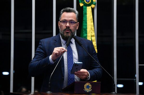 Em discurso, à tribuna, senador Alan Rick (União-AC).