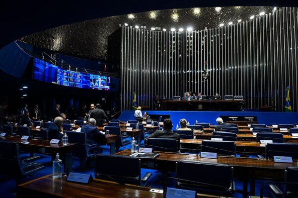 Mesa:
3º secretário da Mesa do Senado Federal, senador Chico Rodrigues (PSB-RR);
presidente do Senado Federal, senador Rodrigo Pacheco (PSD-MG);
secretária-geral adjunta da Mesa do Senado Federal, Sabrina Silva Nascimento.