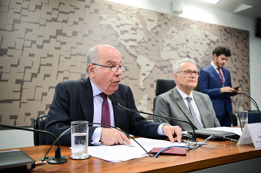 Mesa:
ministro de Estado das Relações Exteriores, Mauro Vieira - em pronunciamento;
presidente da CRE, senador Renan Calheiros (MDB-AL).