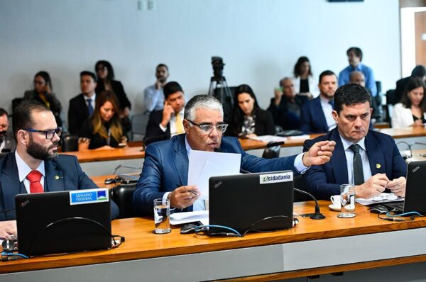 Bancada:
senador Jorge Seif (PL-SC);
senador Eduardo Girão (Novo-CE) em pronunciamento;
senador Sergio Moro (União-PR).