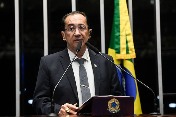 Em discurso, à tribuna, senador Jorge Kajuru (PSB-GO).