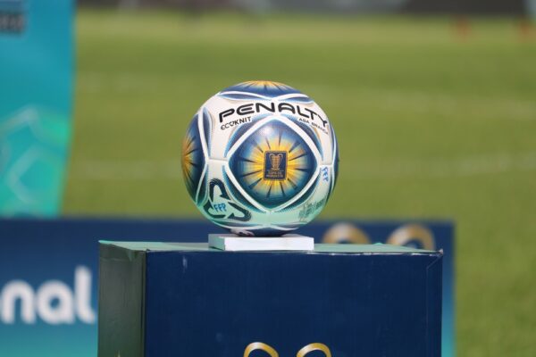 Bola da Copa do Nordeste — Foto: Julio Costa/ge