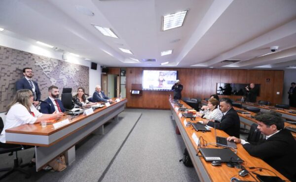 Audiência Pública Interativa. Diretor do Departamento de Inovação, Regulamentação e Fiscalização do Ministério das Comunicações, Tawfic Awwad Júnior; Vice-Presidente do Conselho de Comunicação Social, Patrícia Blanco e Presidente do Conselho Deliberativo do Fórum do Sistema Brasileiro de TV Digital Terrestre (SBTVD), Raymundo Barros